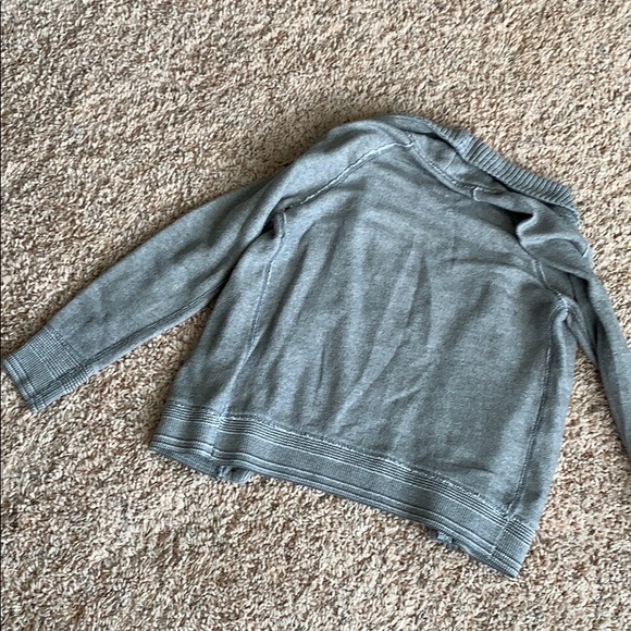 American Eagle sweater - Picture 3 of 5